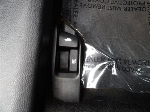 Used 2020 Toyota Corolla LE image 24