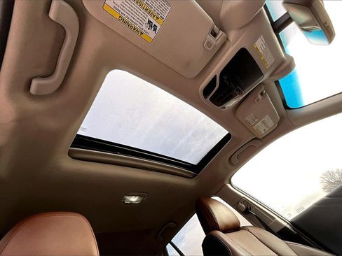 Used 2022 Subaru Outback Touring w/ Popular Package #2 image 19