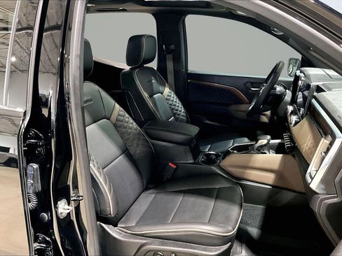 Used 2023 GMC Canyon Denali image 8