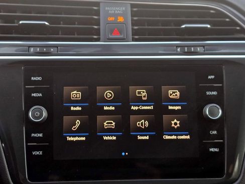 Used 2019 Volkswagen Tiguan SE w/ Panoramic Sunroof Package image 12