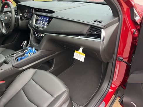 New 2025 Cadillac XT6 Luxury FWD image 36