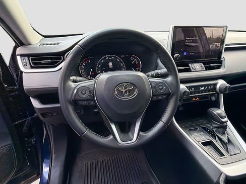 Used 2023 Toyota RAV4 XLE Premium image 11