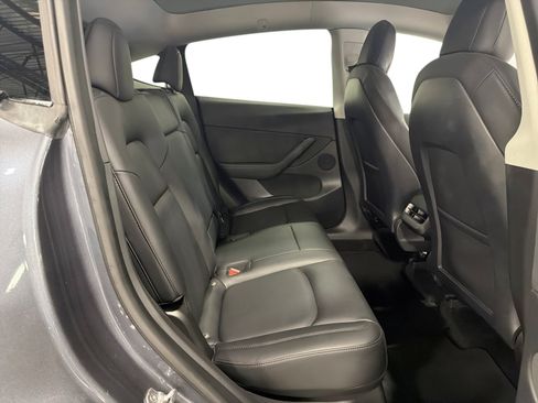 Certified 2021 Tesla Model Y Long Range AWD/4WD image 11