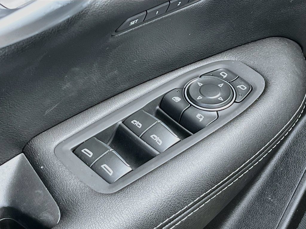Used 2025 Cadillac XT5 Premium Luxury w/ LPO, Floor Liner Package AWD/4WD image 18