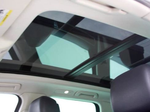 Used 2016 Volkswagen Touareg TDI image 28