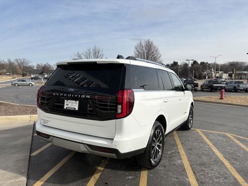 Used 2025 Ford Expedition Platinum image 6