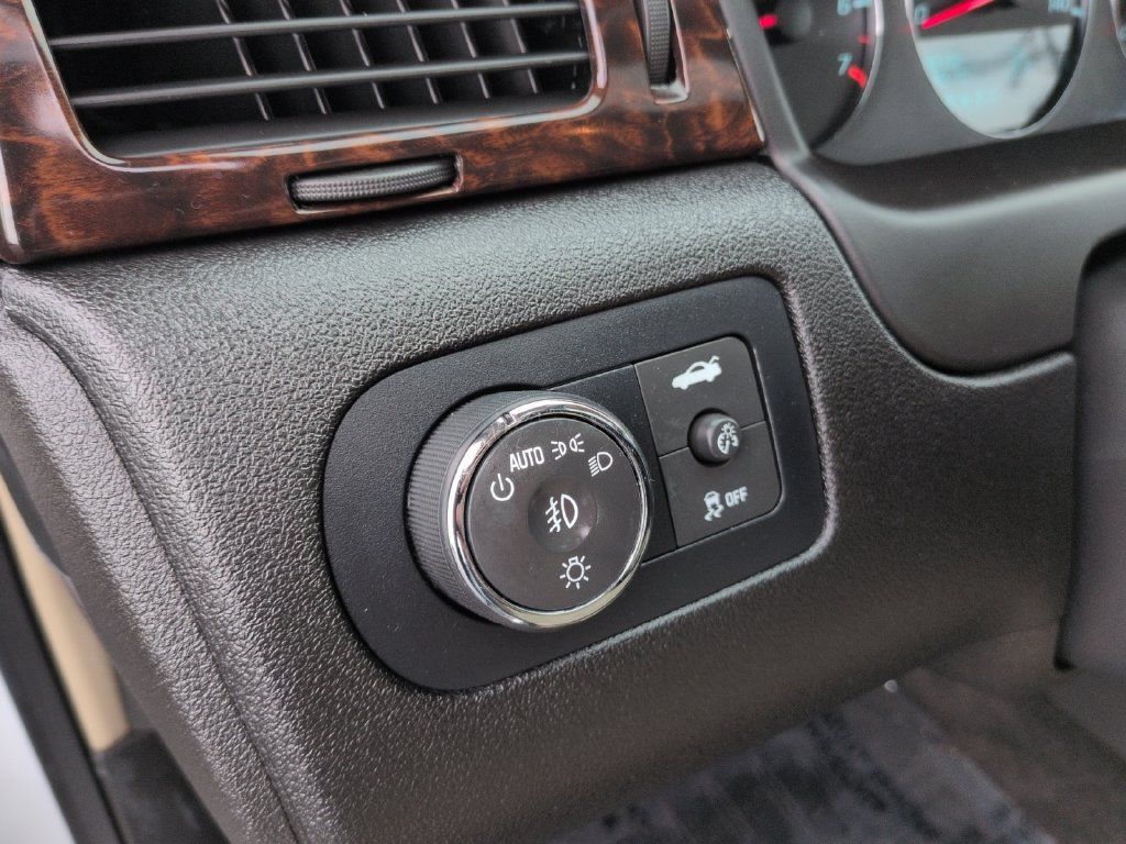 Used 2012 Chevrolet Impala LTZ FWD image 24