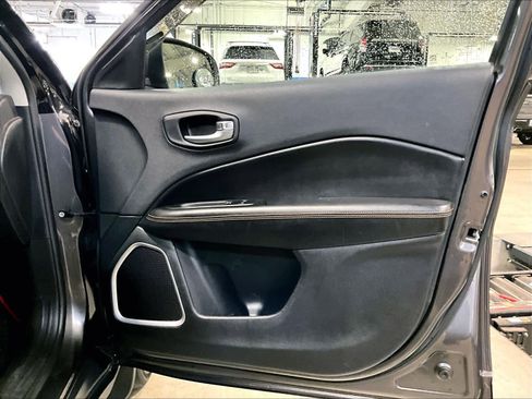 Used 2018 Jeep Compass Limited image 12