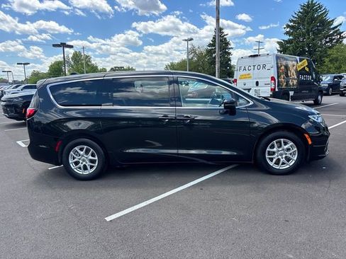 Used 2023 Chrysler Pacifica Touring-L FWD image 30