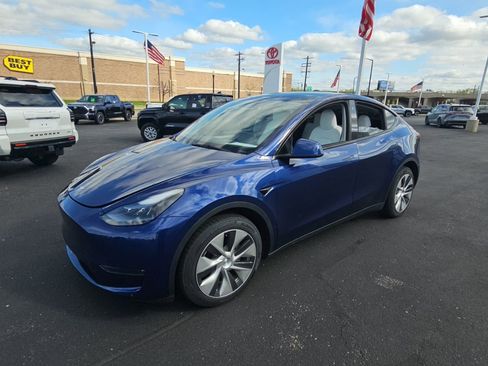 Used 2023 Tesla Model Y Long Range AWD/4WD image 7