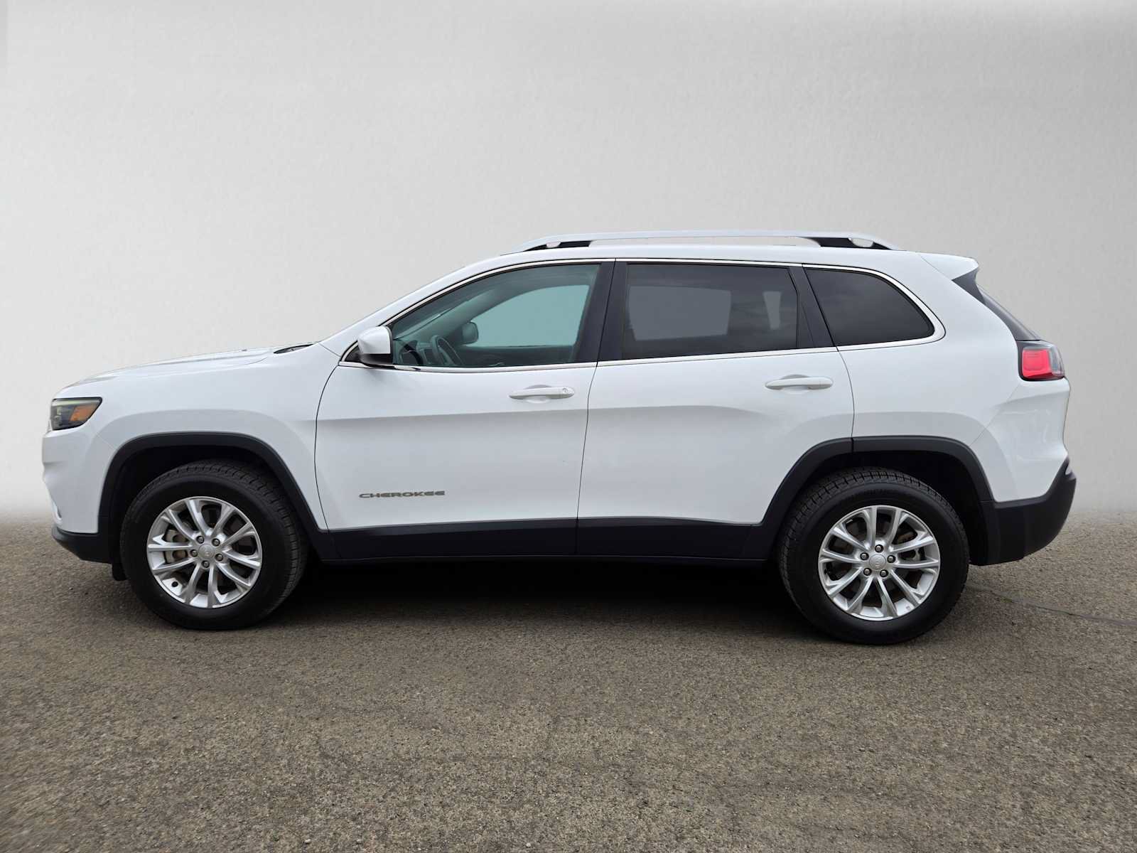 Used 2019 Jeep Cherokee Latitude w/ Popular Appearance Group AWD/4WD image 7