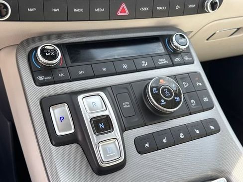 Used 2023 Hyundai Palisade Limited w/ Winter Package image 24