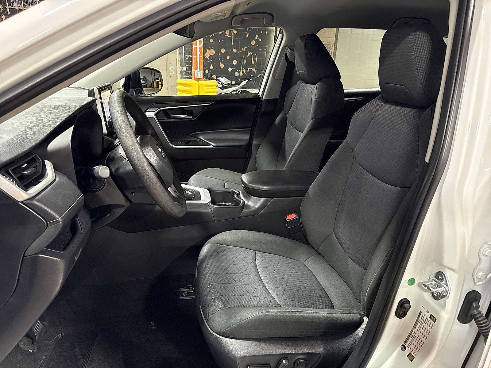 Used 2025 Toyota RAV4 XLE AWD/4WD image 15