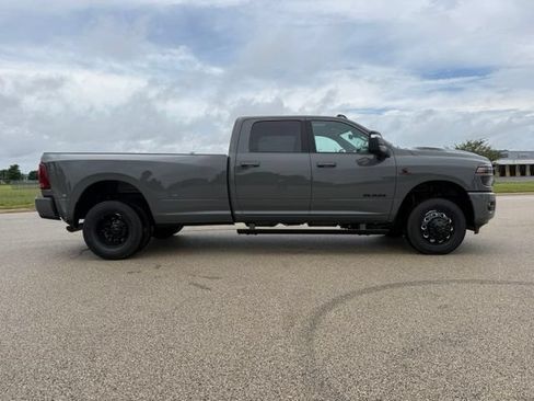 New 2026 RAM 3500 Laramie AWD/4WD image 16