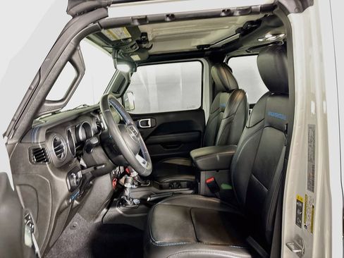 Used 2023 Jeep Wrangler Unlimited Rubicon 4xe w/ Cold Weather Group AWD/4WD image 11