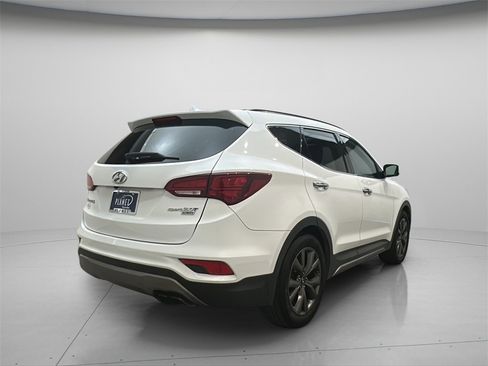 Used 2017 Hyundai Santa Fe Sport image 4