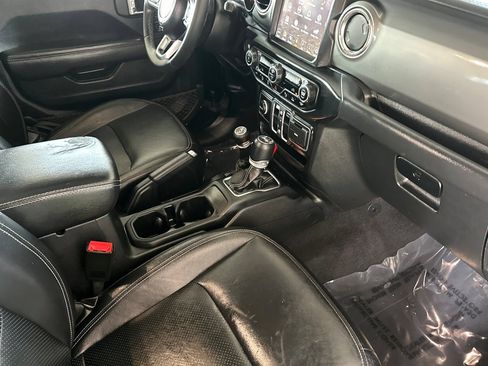 Used 2021 Jeep Wrangler Unlimited Sahara AWD/4WD image 18