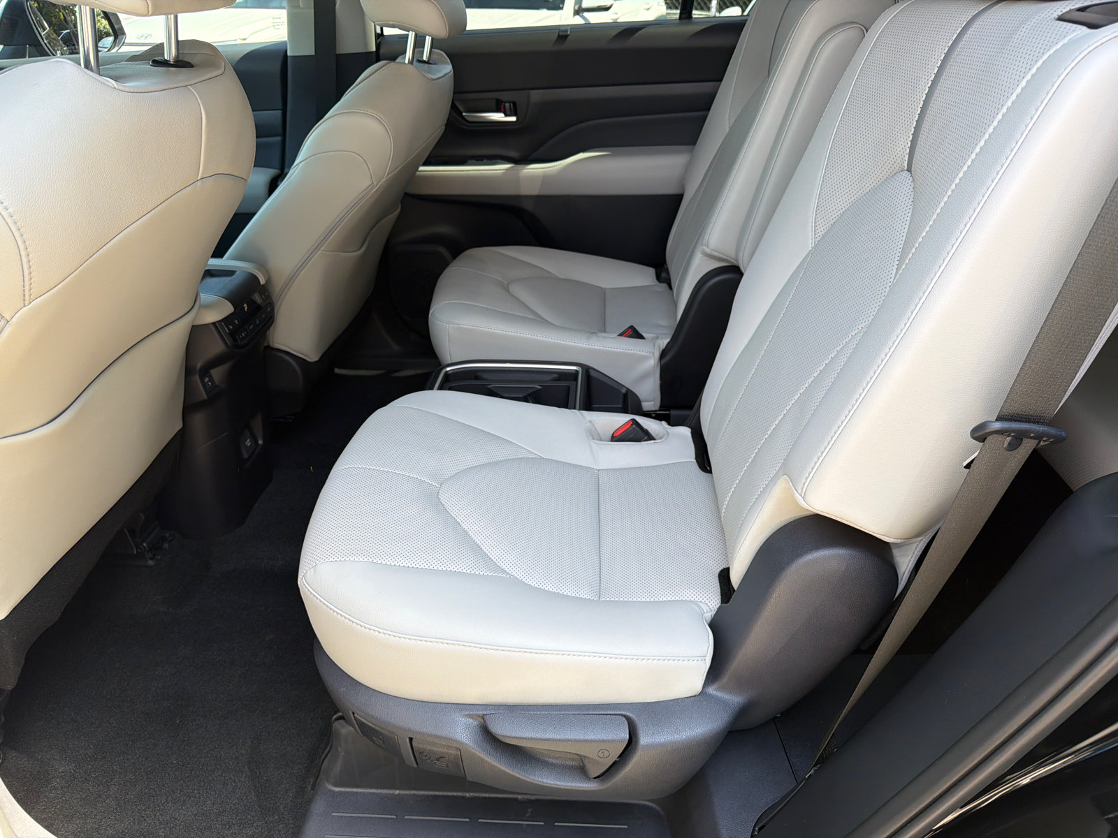 Used 2026 Toyota Grand Highlander AWD image 21