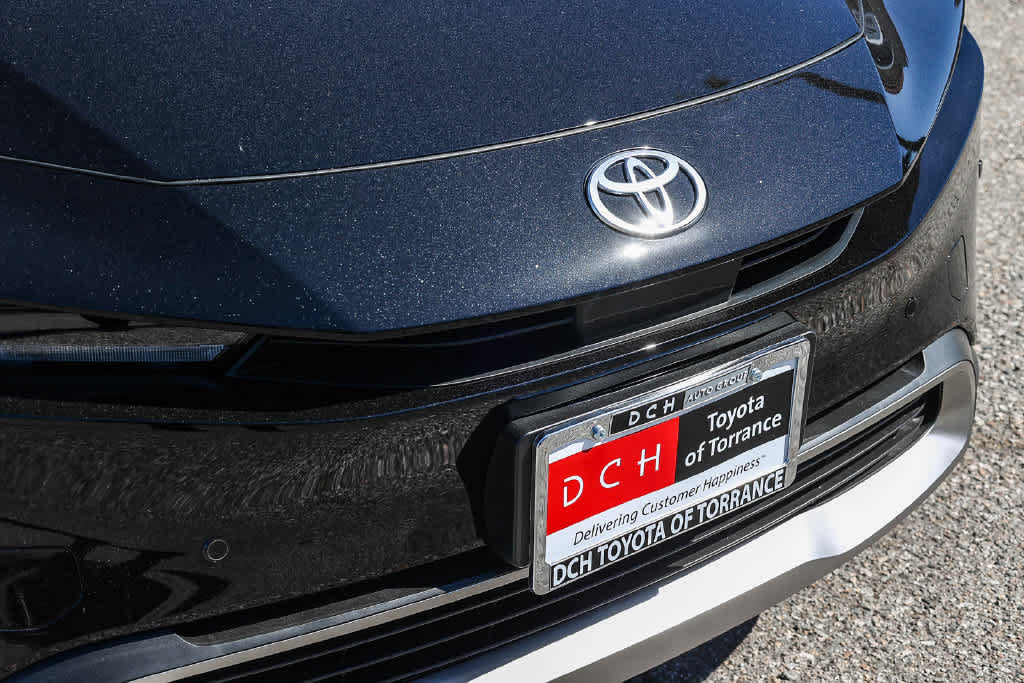 New 2027 Toyota Prius Plug-In Hybrid FWD image 11