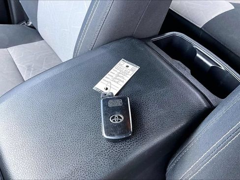Used 2020 Toyota Tacoma TRD Off-Road w/ Technology Package AWD/4WD image 9