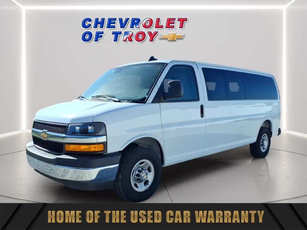 Certified 2025 Chevrolet Express 3500 LT w/ LT Preferred Equipment Group RWD image 4