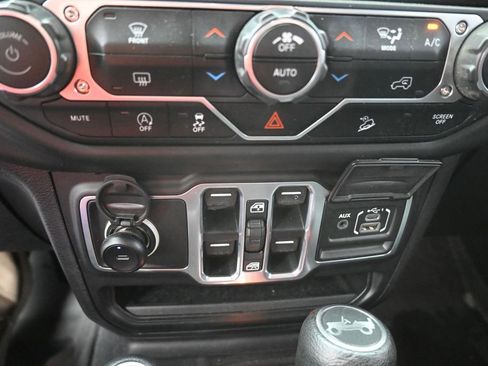 Used 2018 Jeep Wrangler Unlimited Sport S AWD/4WD image 28