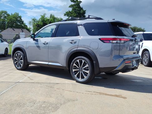 New 2026 Nissan Pathfinder Platinum FWD image 3