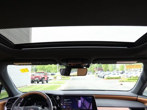 Used 2024 Lexus RX 350 Premium w/ Convenience Package image 32