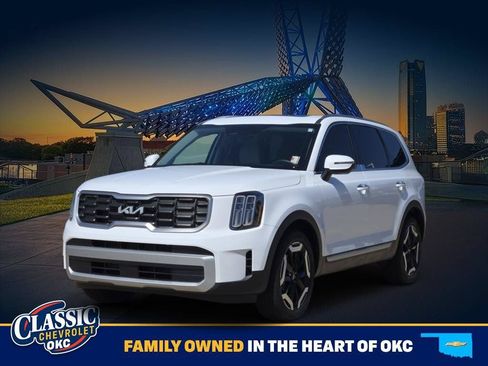 Used 2025 Kia Telluride S FWD image 3
