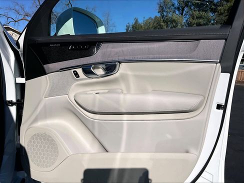 New 2026 Volvo XC90 B6 Ultra w/ Protection Package image 31