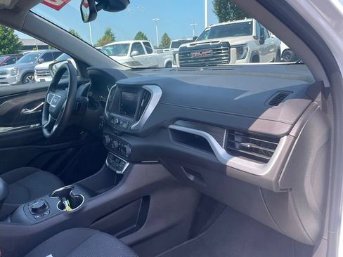 Used 2024 GMC Terrain SLE w/ Driver Convenience Package FWD image 31