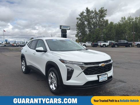 New 2026 Chevrolet Trax LS w/ LS Convenience Package FWD image 1