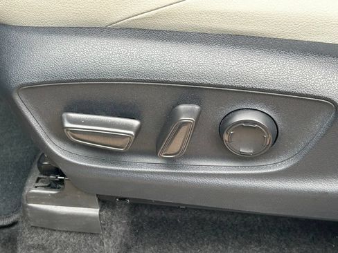 Used 2024 Toyota Tacoma Limited AWD/4WD image 23