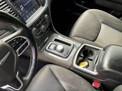 Used 2022 Chrysler 300 Touring w/ Sport Appearance Package RWD image 9