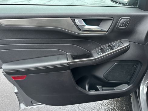 Used 2021 Ford Escape Titanium image 21