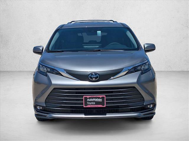 Used 2026 Toyota Sienna XLE FWD image 6