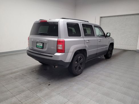 Used 2017 Jeep Patriot Latitude FWD image 9