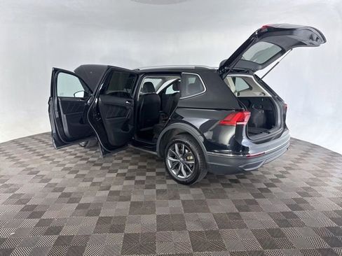 Used 2022 Volkswagen Tiguan SE AWD/4WD image 16