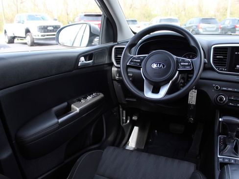 Used 2020 Kia Sportage LX image 9
