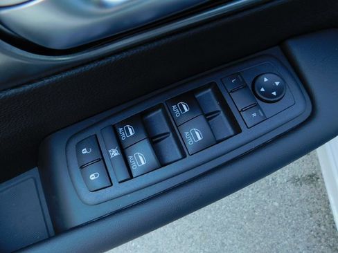 New 2026 Chrysler Pacifica Select image 26