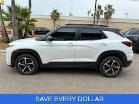 Used 2023 Chevrolet TrailBlazer RS w/ Sun and Liftgate Package FWD image 3