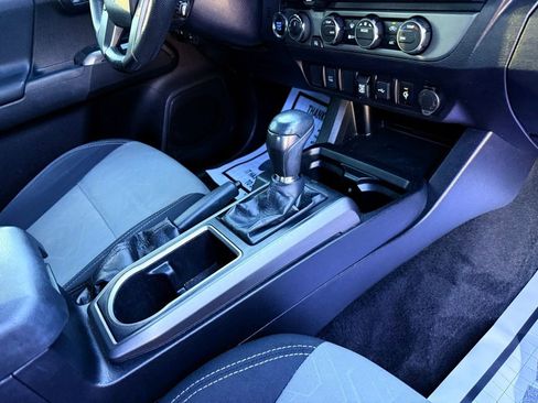 Used 2021 Toyota Tacoma TRD Off-Road image 38