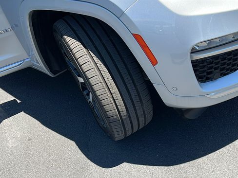 Used 2022 Jeep Grand Cherokee Summit AWD/4WD image 10