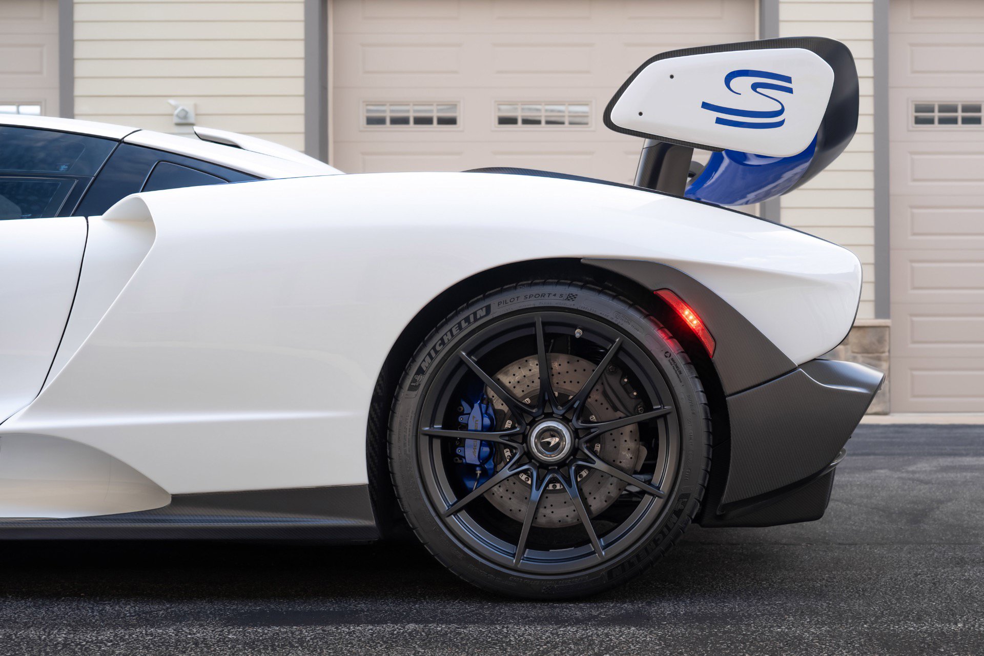 Used 2019 McLaren Senna RWD image 64