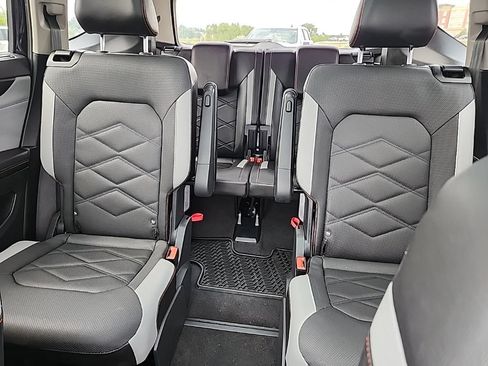 Used 2024 Volkswagen Atlas Peak Edition SEL AWD/4WD image 38