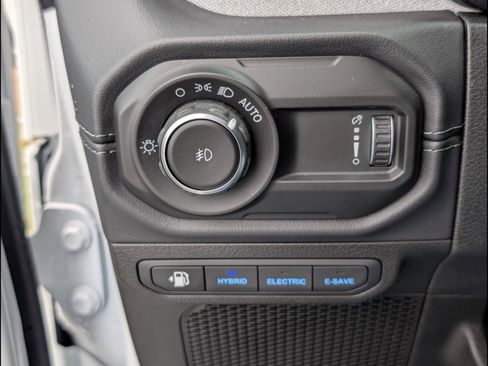 Used 2025 Jeep Wrangler Sahara 4xe image 13