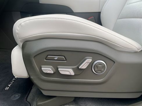 Used 2025 Hyundai Santa Fe Calligraphy image 19