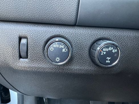 Used 2022 Chevrolet Colorado LT AWD/4WD image 14
