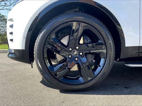 New 2025 Land Rover Discovery Dynamic SE image 11