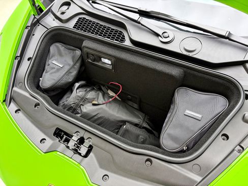 Used 2022 Lamborghini Huracan EVO RWD image 11